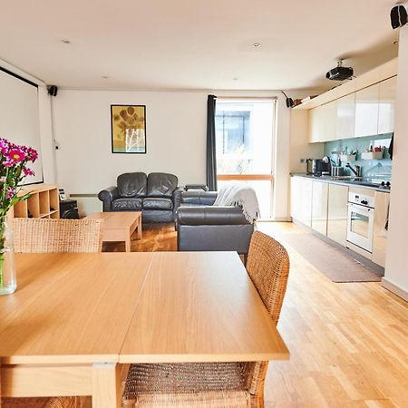 Bright 2 Bedroom Flat In Old Street With Balcony Londen Buitenkant foto