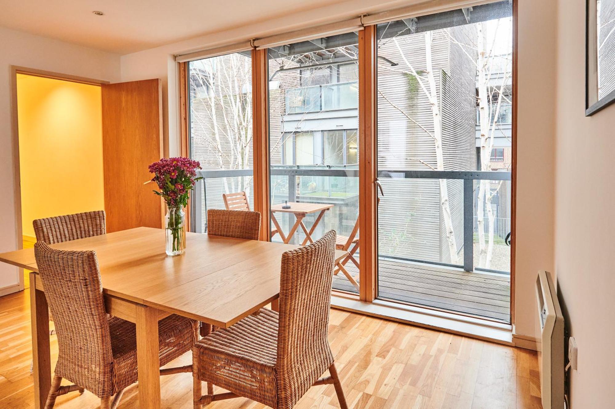 Bright 2 Bedroom Flat In Old Street With Balcony Londen Buitenkant foto